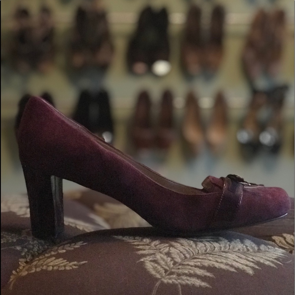 Circa Joan & David Luxe plum bow suede rivet pumps